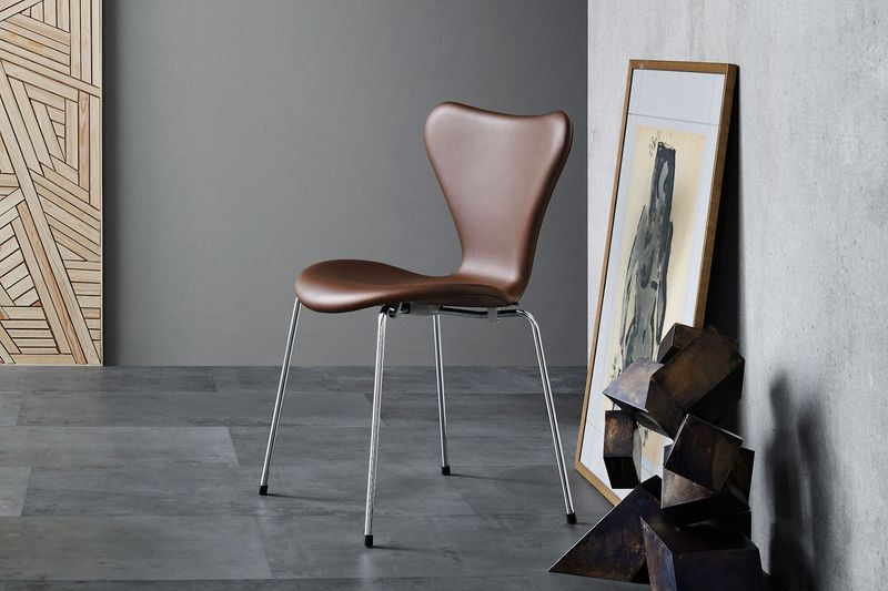 Fritz Hansen Serie 7 Fullpolstret Essential walnut / Black