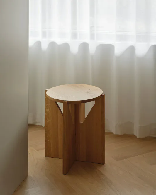 Hovedbilde Kristina Dam Studio Simple Stool - Varm lakkert ...